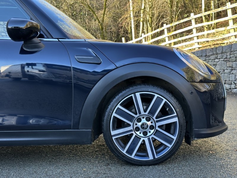 2022 (72) MINI HATCHBACK 1.5 Cooper Exclusive 5dr Auto 4791996