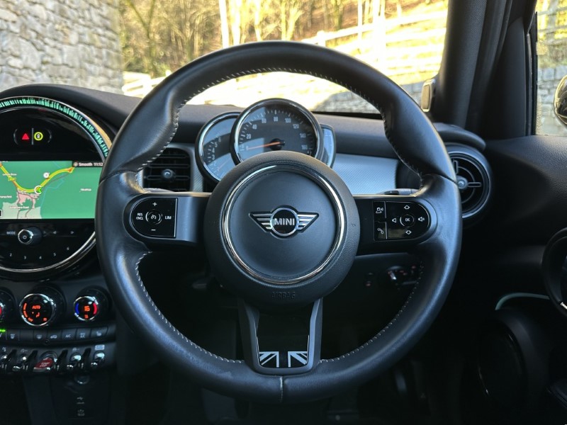 2022 (72) MINI HATCHBACK 1.5 Cooper Exclusive 5dr Auto 4791938