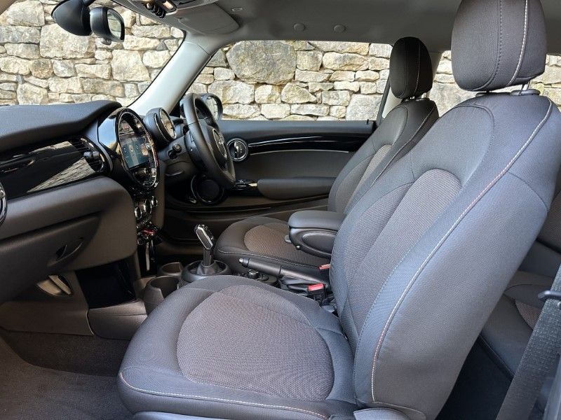 2022 (72) MINI HATCHBACK 1.5 Cooper Classic 3dr Auto 4834187