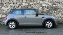 2022 (72) MINI HATCHBACK 1.5 Cooper Classic 3dr Auto 4834157
