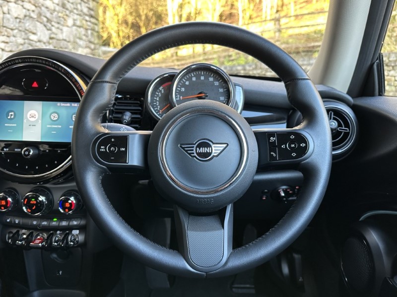 2022 (72) MINI HATCHBACK 1.5 Cooper Classic 3dr Auto 4834169