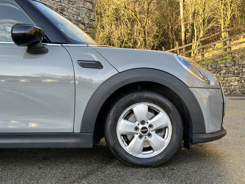 2022 (72) MINI HATCHBACK 1.5 Cooper Classic 3dr Auto 4834217