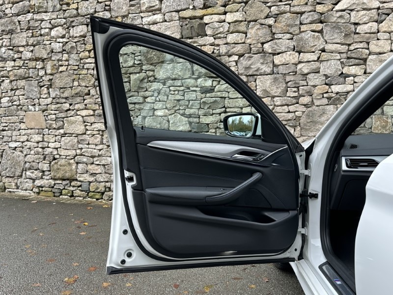 2019 (68) BMW 5 SERIES 530e M Sport Saloon  4834286