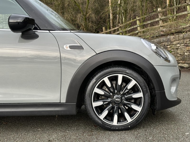 2020 (20) MINI HATCHBACK 1.5 Cooper Exclusive II 3dr Auto 4857331