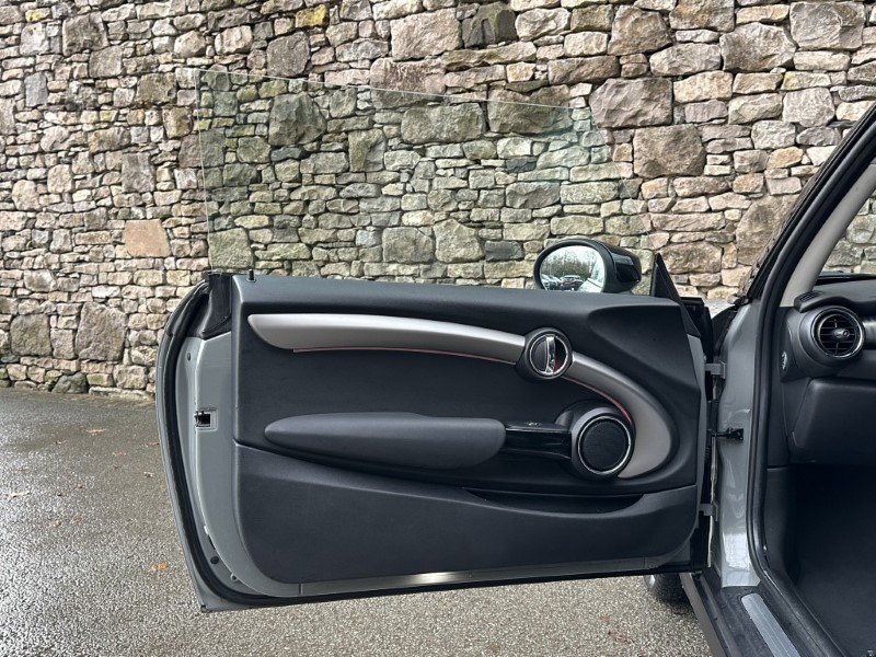 2020 (20) MINI HATCHBACK 1.5 Cooper Exclusive II 3dr Auto 4857317