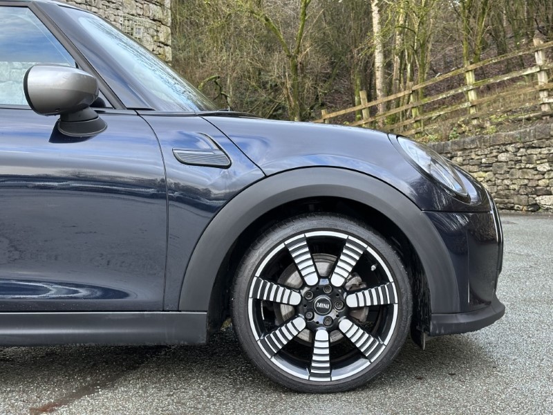 2024 (24) MINI HATCHBACK 1.5 Cooper Exclusive 5dr Auto 4893626