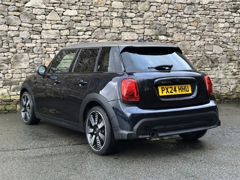 2024 (24) MINI HATCHBACK 1.5 Cooper Exclusive 5dr Auto 1