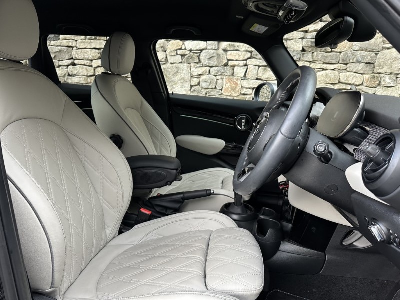 2024 (24) MINI HATCHBACK 1.5 Cooper Exclusive 5dr Auto 4893593