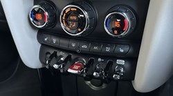 2024 (24) MINI HATCHBACK 1.5 Cooper Exclusive 5dr Auto 4893644