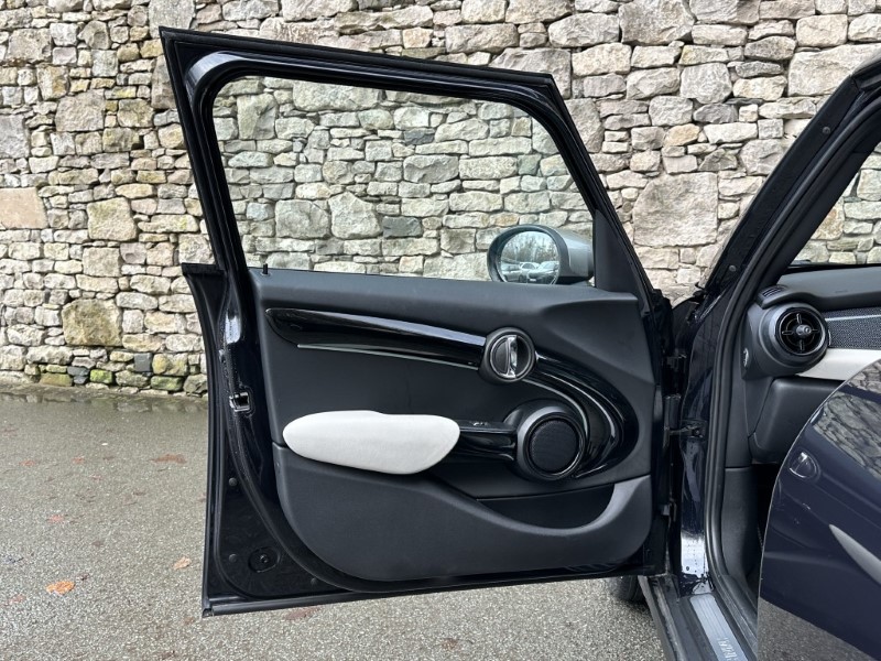 2024 (24) MINI HATCHBACK 1.5 Cooper Exclusive 5dr Auto 4893610