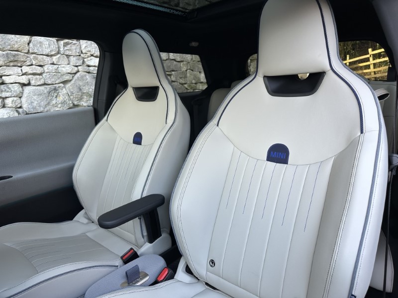 2024 (24) MINI COOPER 160kW SE Exclusive 3dr Auto 4881399