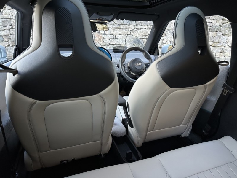 2024 (24) MINI COOPER 160kW SE Exclusive 3dr Auto 4881410