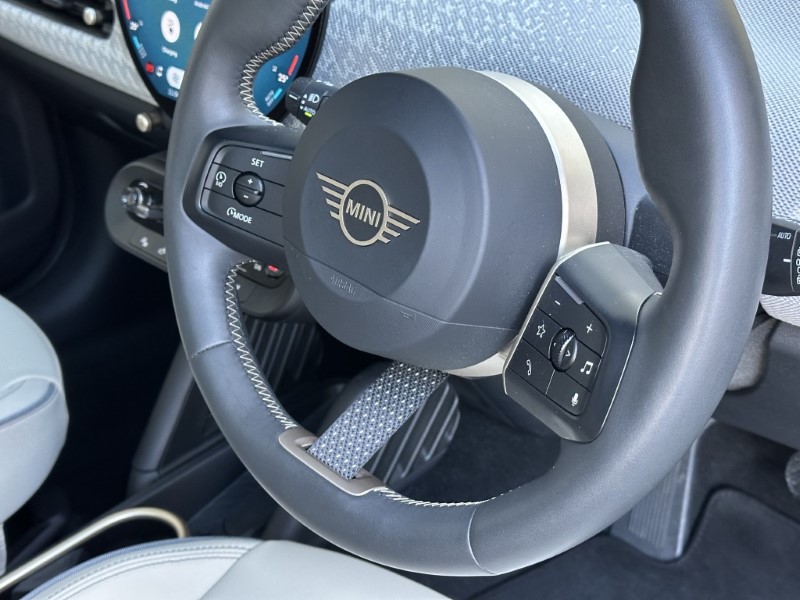 2024 (24) MINI COOPER 160kW SE Exclusive 3dr Auto 4881376