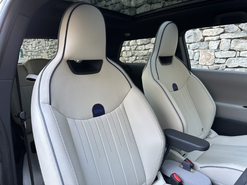 2024 (24) MINI COOPER 160kW SE Exclusive 3dr Auto 4881378