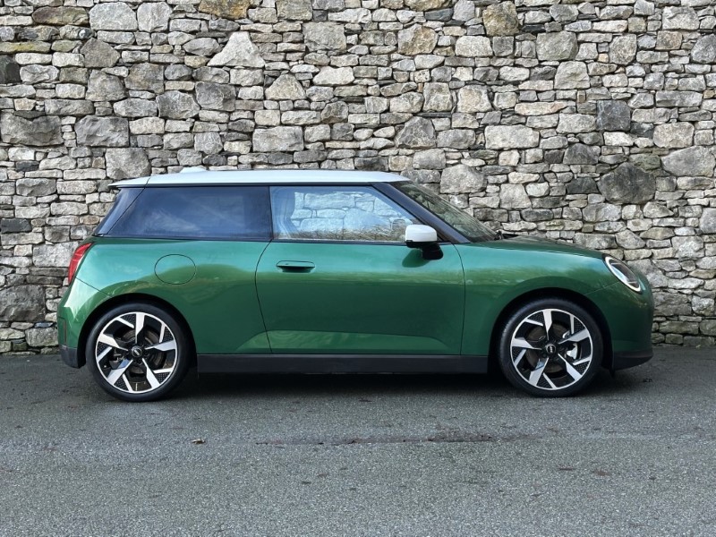 2024 (24) MINI COOPER 160kW SE Exclusive 3dr Auto 4881367
