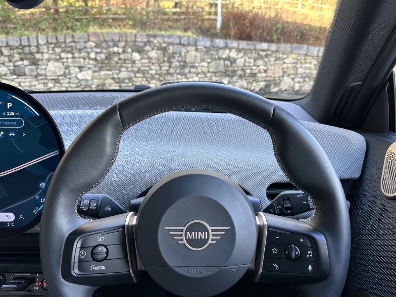 2024 (24) MINI COOPER 160kW SE Exclusive 3dr Auto 4881423