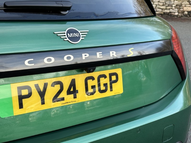 2024 (24) MINI COOPER 160kW SE Exclusive 3dr Auto 4881373