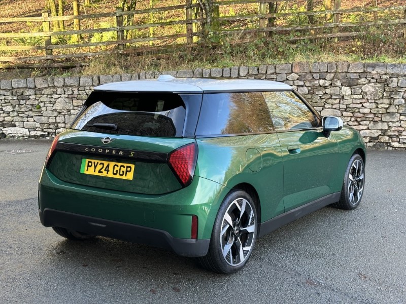 2024 (24) MINI COOPER 160kW SE Exclusive 3dr Auto 4881435