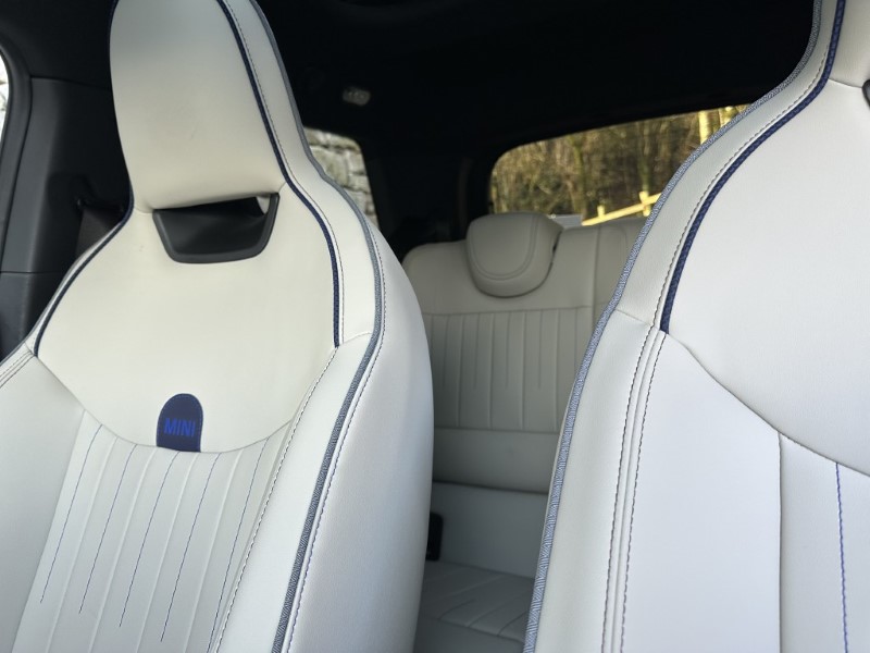 2024 (24) MINI COOPER 160kW SE Exclusive 3dr Auto 4881401
