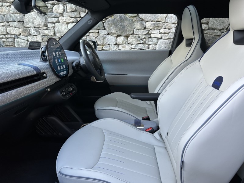 2024 (24) MINI COOPER 160kW SE Exclusive 3dr Auto 4881398