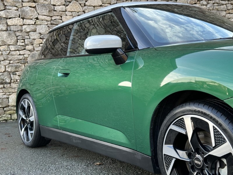 2024 (24) MINI COOPER 160kW SE Exclusive 3dr Auto 4881434