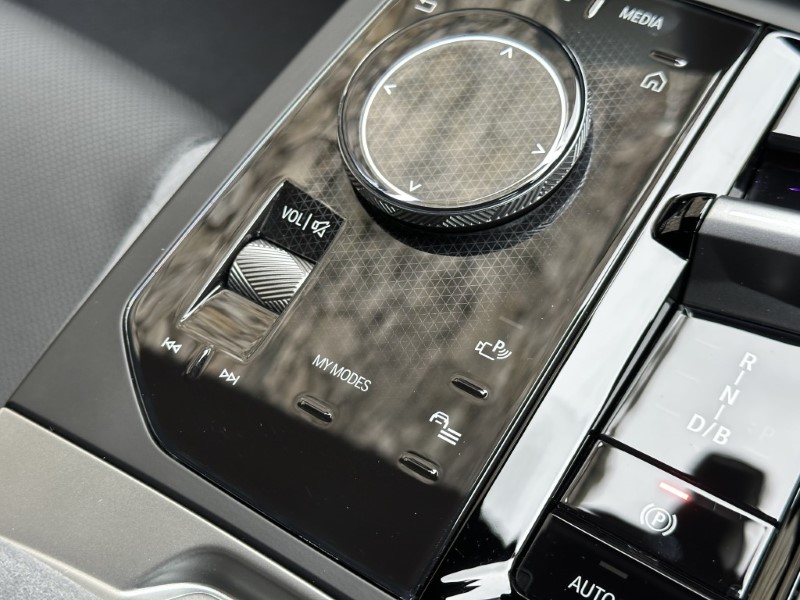 2025 (75) BMW iX 300kW xDrive45 M Sport 101kWh 5dr Auto 4876370