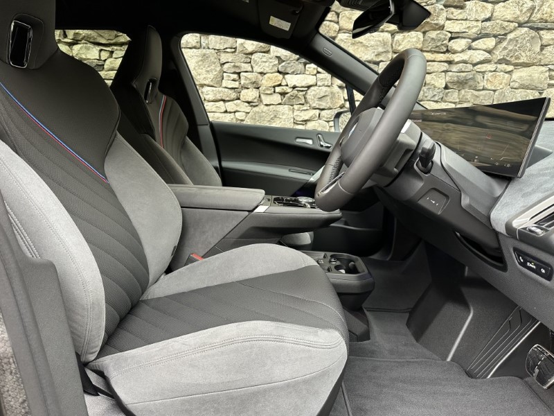 2025 (75) BMW iX 300kW xDrive45 M Sport 101kWh 5dr Auto 4876362