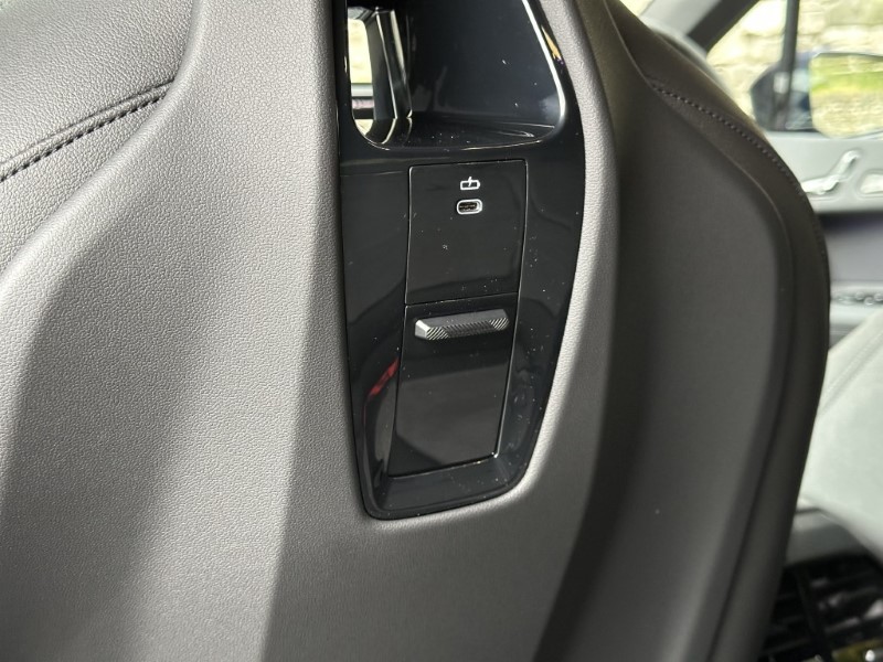 2025 (75) BMW iX 300kW xDrive45 M Sport 101kWh 5dr Auto 4876393