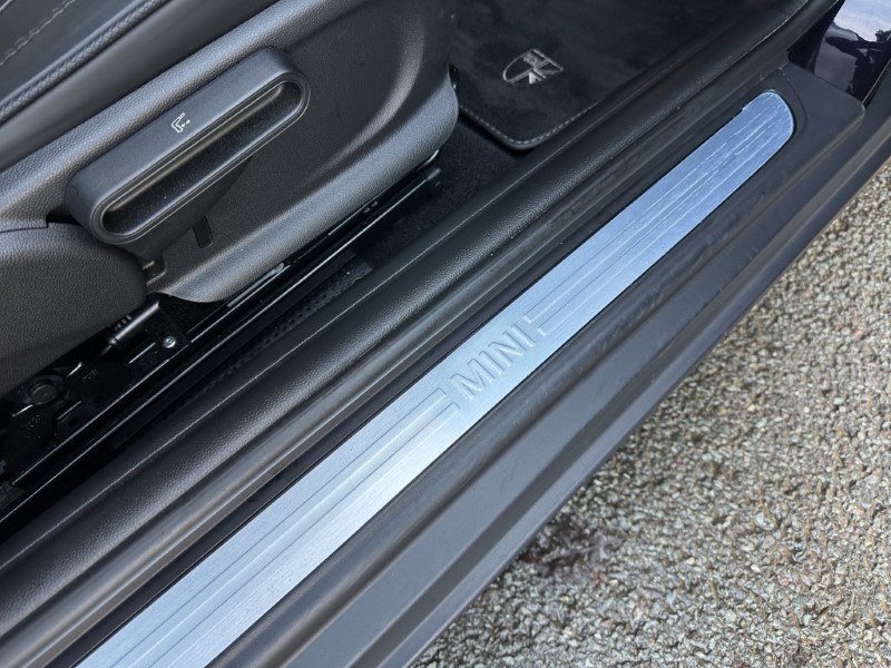2024 (73) MINI HATCHBACK 1.5 Cooper Exclusive 3dr 4885712