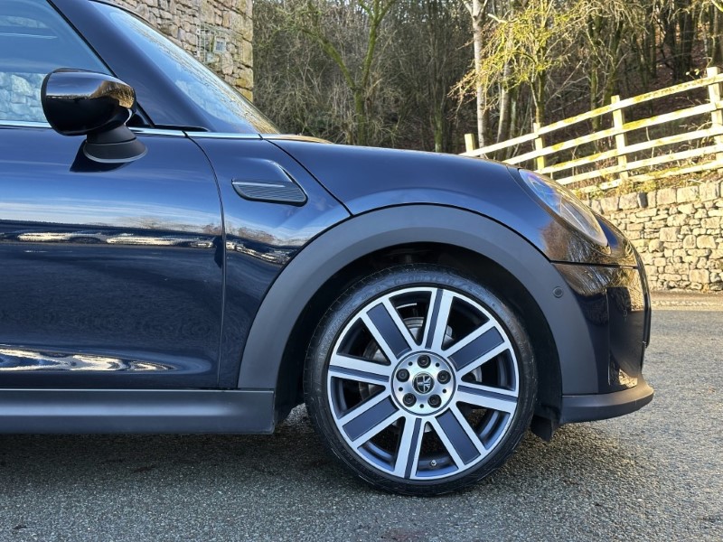2024 (73) MINI HATCHBACK 1.5 Cooper Exclusive 3dr 4885769