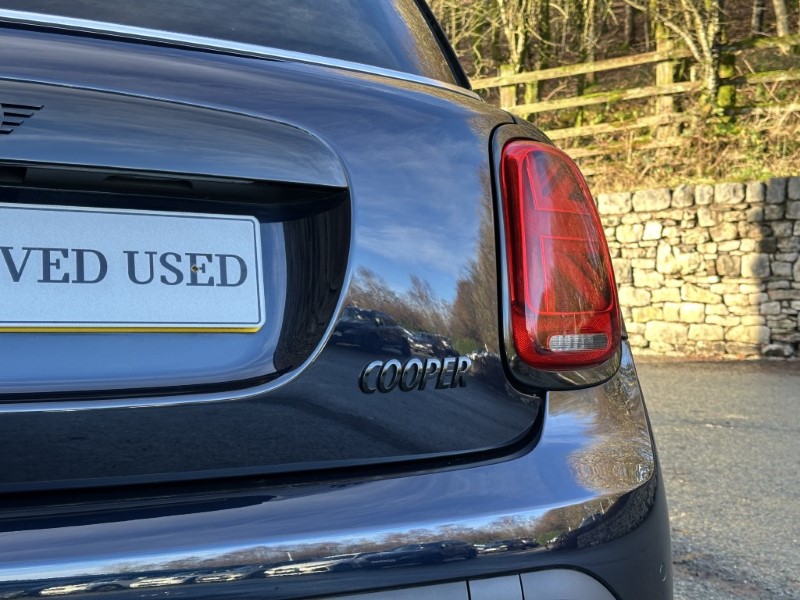 2024 (73) MINI HATCHBACK 1.5 Cooper Exclusive 3dr 4885708