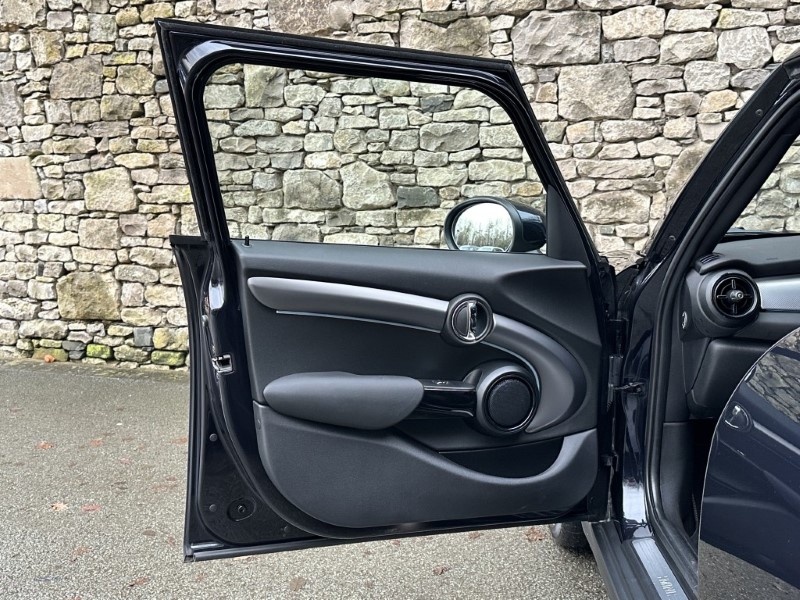 2023 (72) MINI HATCHBACK 1.5 Cooper Exclusive 5dr Auto 4886176