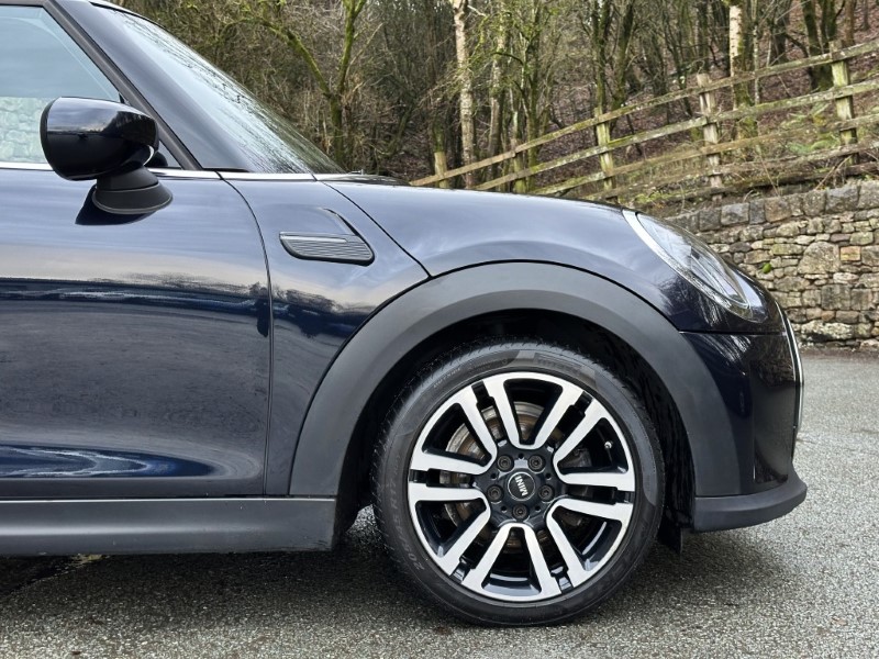 2023 (72) MINI HATCHBACK 1.5 Cooper Exclusive 5dr Auto 4886187