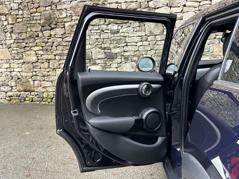 2023 (72) MINI HATCHBACK 1.5 Cooper Exclusive 5dr Auto 4886177