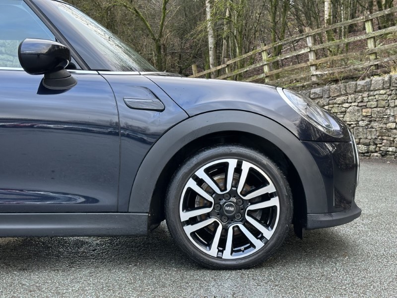 2023 (72) MINI HATCHBACK 1.5 Cooper Exclusive 5dr Auto 4892412