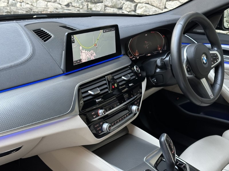 2020 (70) BMW 5 SERIES 520i M Sport 4dr Saloon  4899200