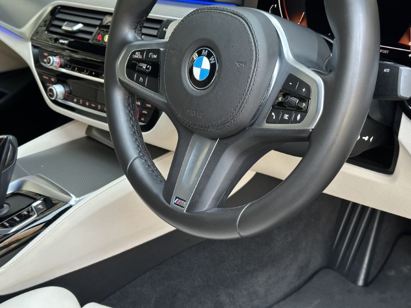 2020 (70) BMW 5 SERIES 520i M Sport 4dr Saloon  4899176