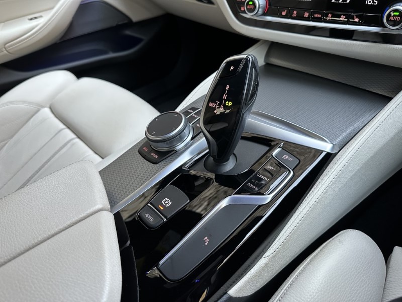 2020 (70) BMW 5 SERIES 520i M Sport 4dr Saloon  4899184