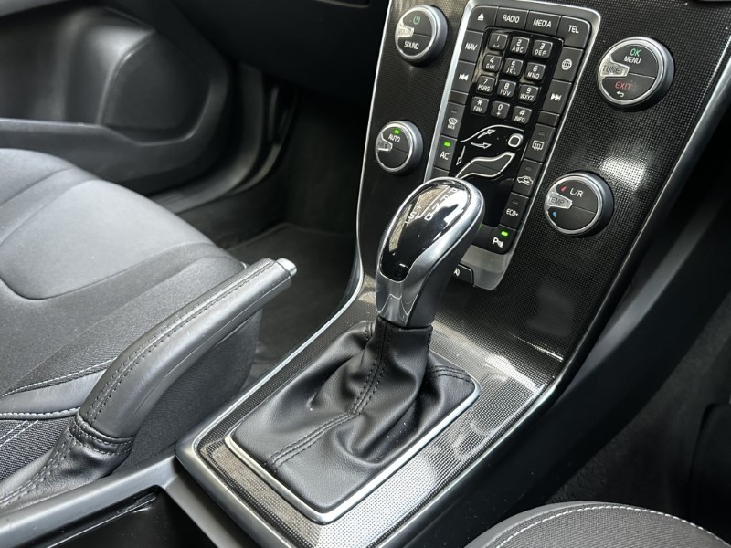 2018 (68) VOLVO V40 T2 Momentum Nav Plus 5dr Geartronic 4898174