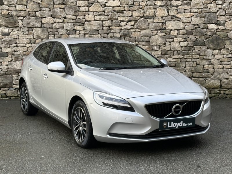 2018 (68) VOLVO V40 T2 Momentum Nav Plus 5dr Geartronic