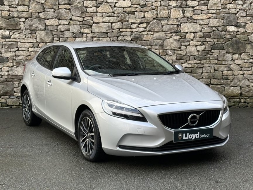 2018 (68) VOLVO V40 T2 Momentum Nav Plus 5dr Geartronic