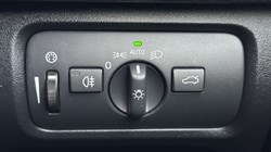 2018 (68) VOLVO V40 T2 Momentum Nav Plus 5dr Geartronic 4898178