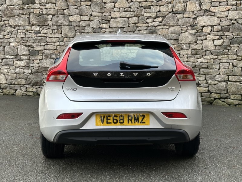 2018 (68) VOLVO V40 T2 Momentum Nav Plus 5dr Geartronic 4898193