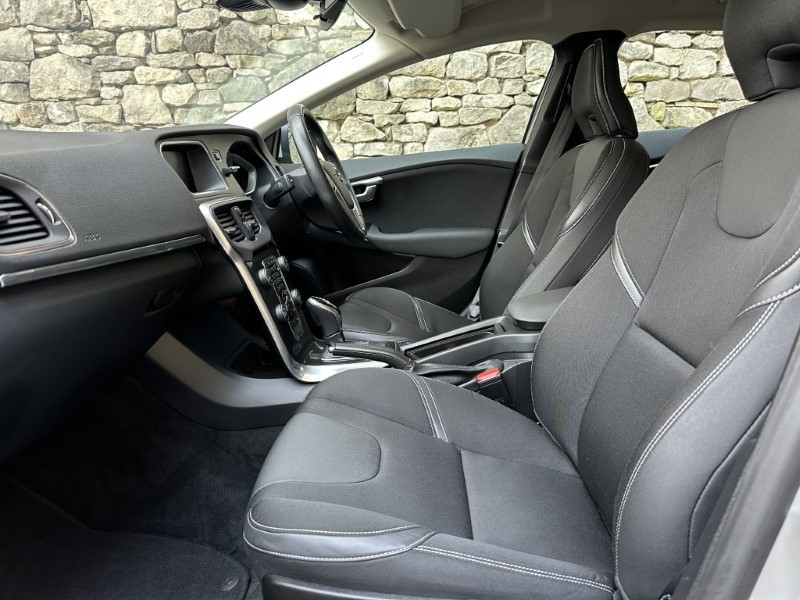 2018 (68) VOLVO V40 T2 Momentum Nav Plus 5dr Geartronic 4898187