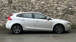 2018 (68) VOLVO V40 T2 Momentum Nav Plus 5dr Geartronic 4898158
