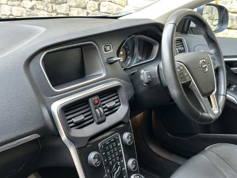 2018 (68) VOLVO V40 T2 Momentum Nav Plus 5dr Geartronic 4898186