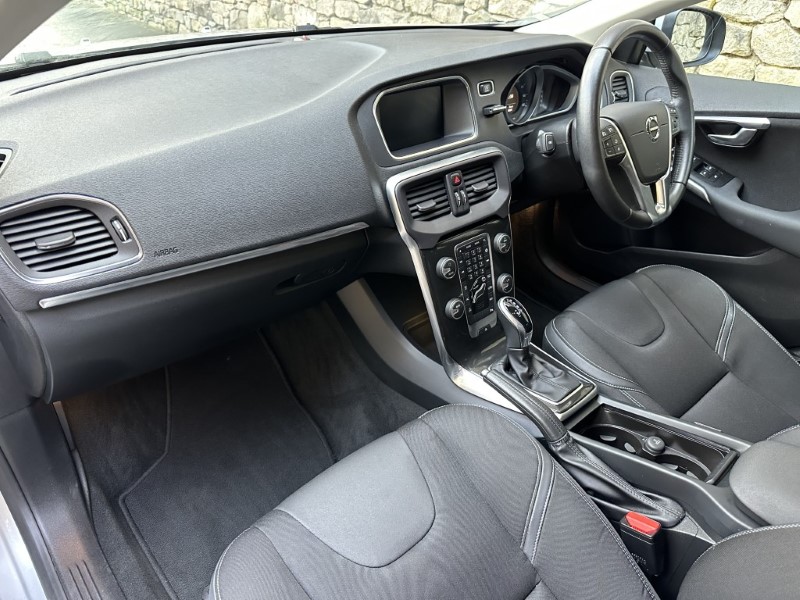 2018 (68) VOLVO V40 T2 Momentum Nav Plus 5dr Geartronic 4898185