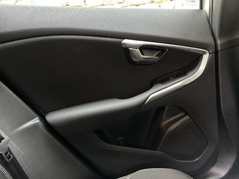 2018 (68) VOLVO V40 T2 Momentum Nav Plus 5dr Geartronic 4898169