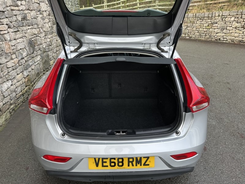 2018 (68) VOLVO V40 T2 Momentum Nav Plus 5dr Geartronic 4898163