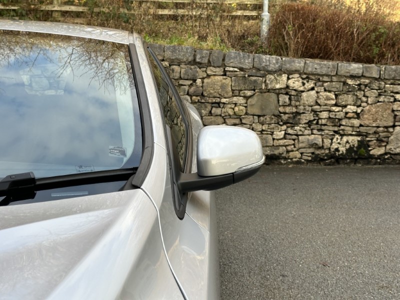 2018 (68) VOLVO V40 T2 Momentum Nav Plus 5dr Geartronic 4898202